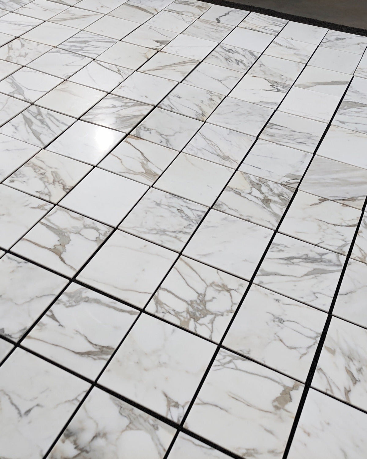 Calacatta Gold Marble 12×12 Tile – Honed Finish – Elegant Matte Texture