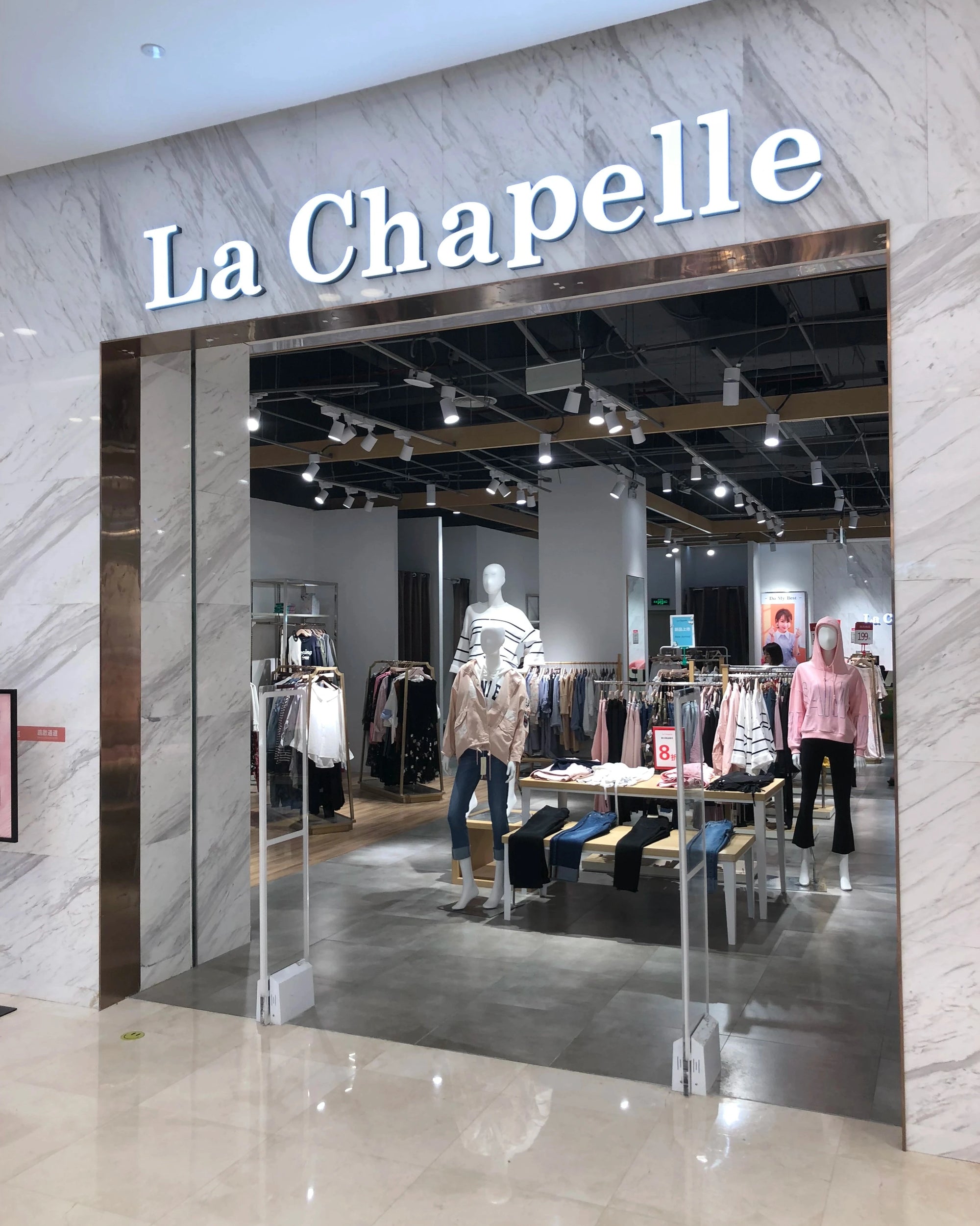 Luxurious Calacatta Supreme marble tile showing natural white base with gray veining, suitable for premium flooring and wall projects, commercial or residential.