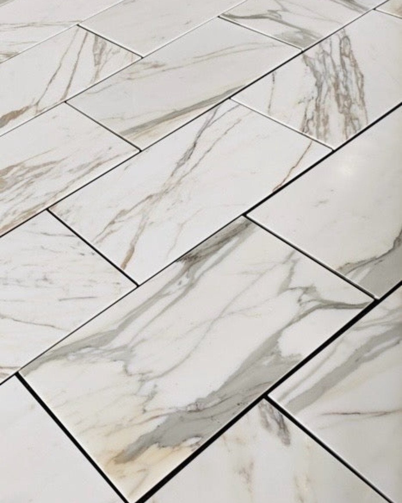 Calacatta Gold Marble 18 x 36 Tile – Polished Finish – Luxury White & Gold Veining 