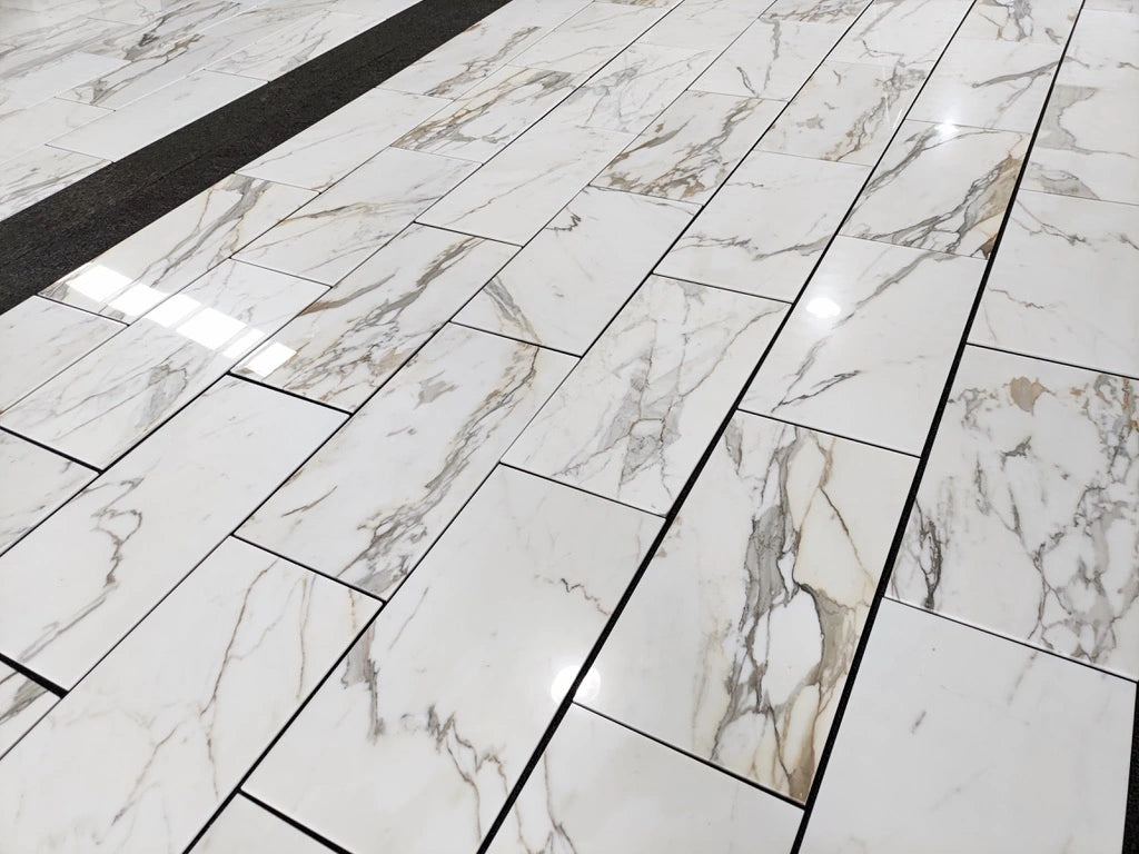 Polished vs. Honed Calacatta Gold Marble Tile – Side-by-Side Texture Comparison