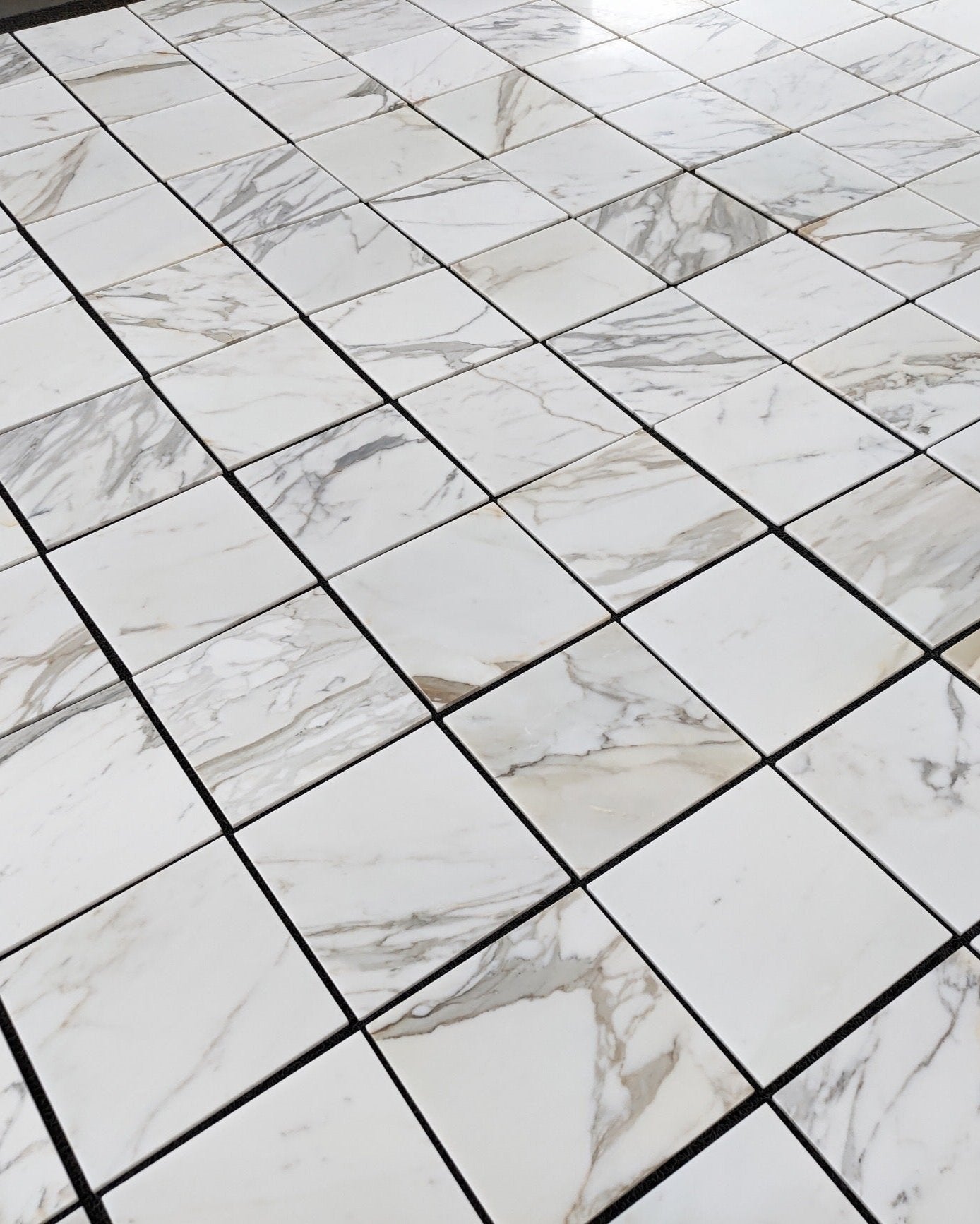 Versatile Calacatta Gold Square Marble Tile for Floors & Walls