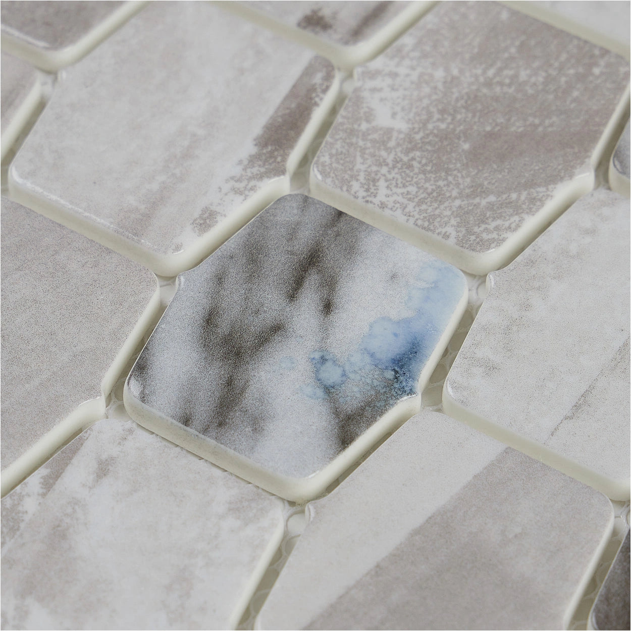 Pacific Horizon lantern glass mosaic tile from the Seascape Collection close up image